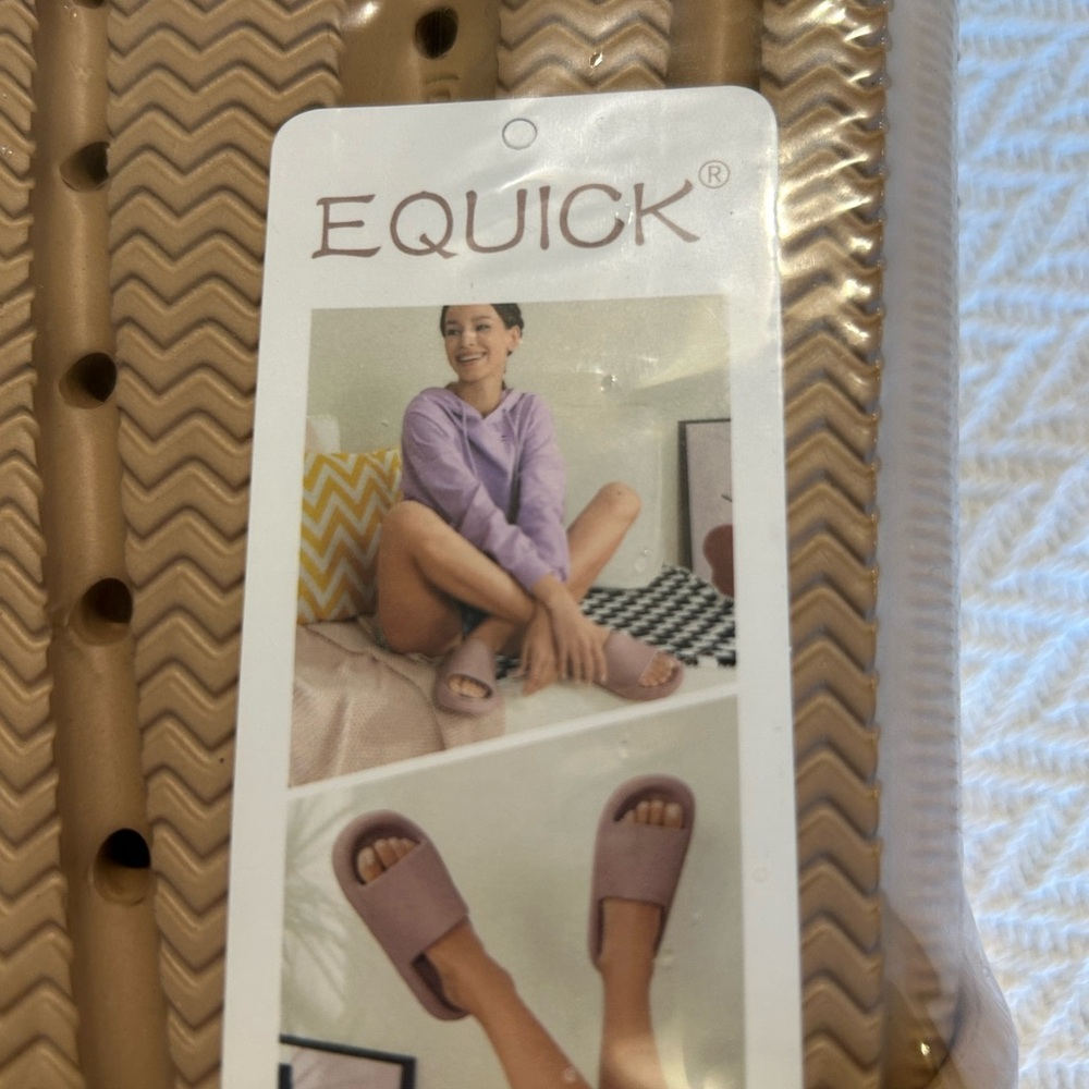 NWT EQUICK slides, beige, size 37-38